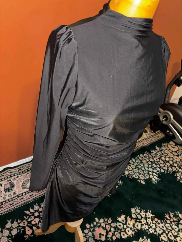 Brand New Size M – Greatfoil Elegant Black Ruched Dress 🖤✨ image indicator(2)