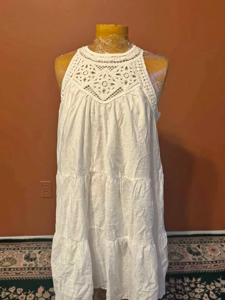 Brand New Size L – BTFBM White Crochet Halter Dress 🤍✨ thumbnail
