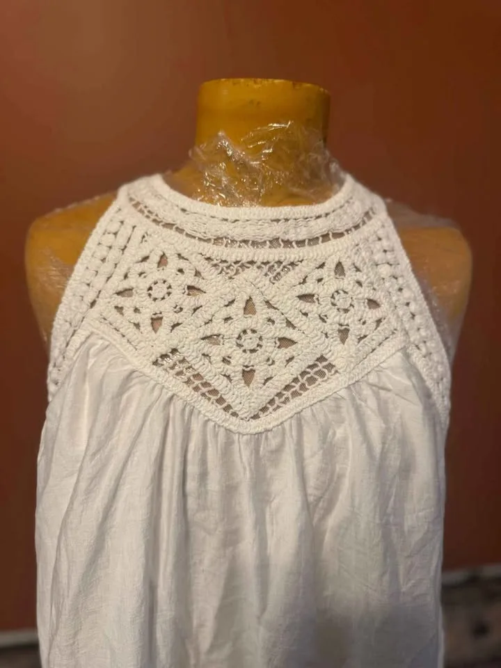 Brand New Size L – BTFBM White Crochet Halter Dress 🤍✨ image indicator(2)