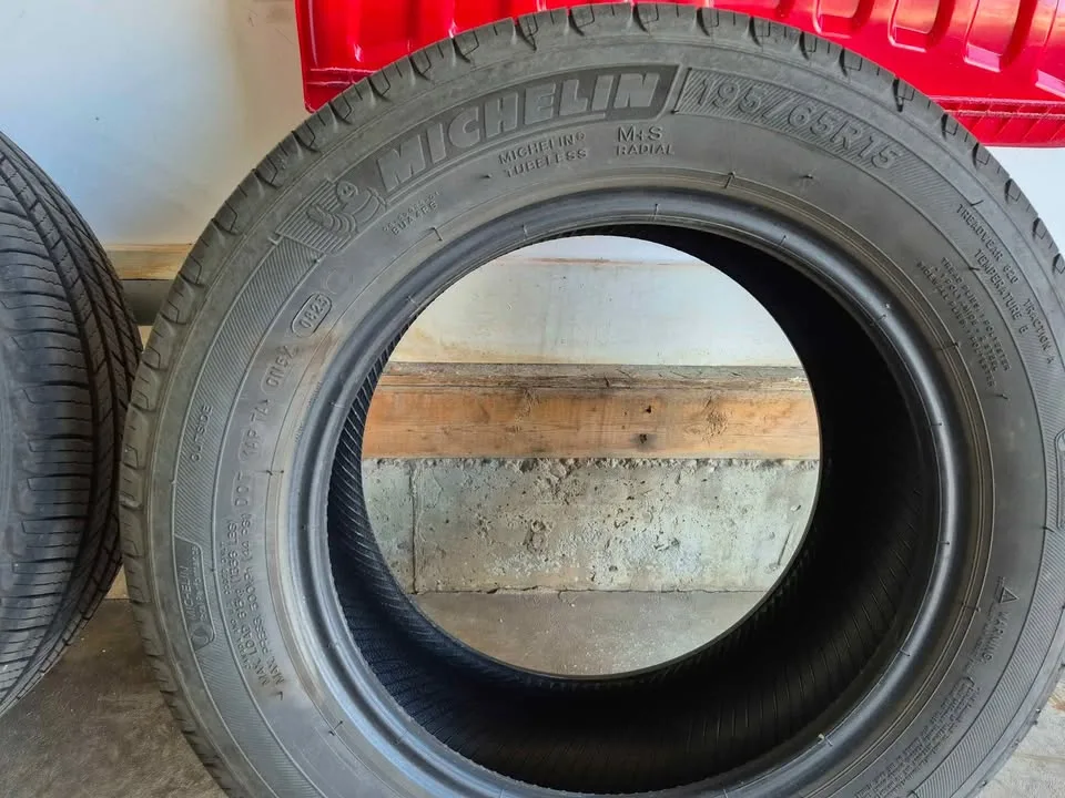 195 65 15, 195x65x15,Michelin x tour A/s for corolla prius image indicator(4)