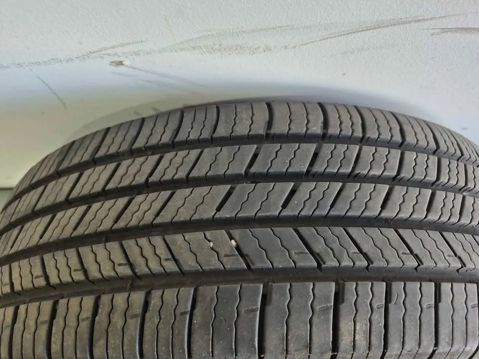 195 65 15, 195x65x15,Michelin x tour A/s for corolla prius image indicator(5)