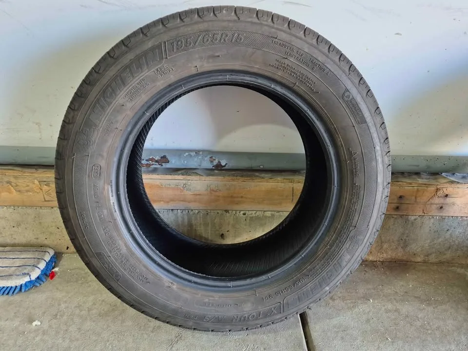 195 65 15, 195x65x15,Michelin x tour A/s for corolla prius image indicator(6)