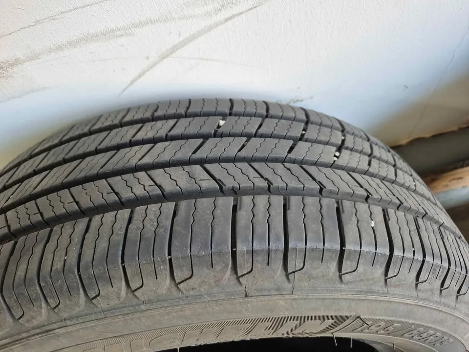 195 65 15, 195x65x15,Michelin x tour A/s for corolla prius image indicator(7)