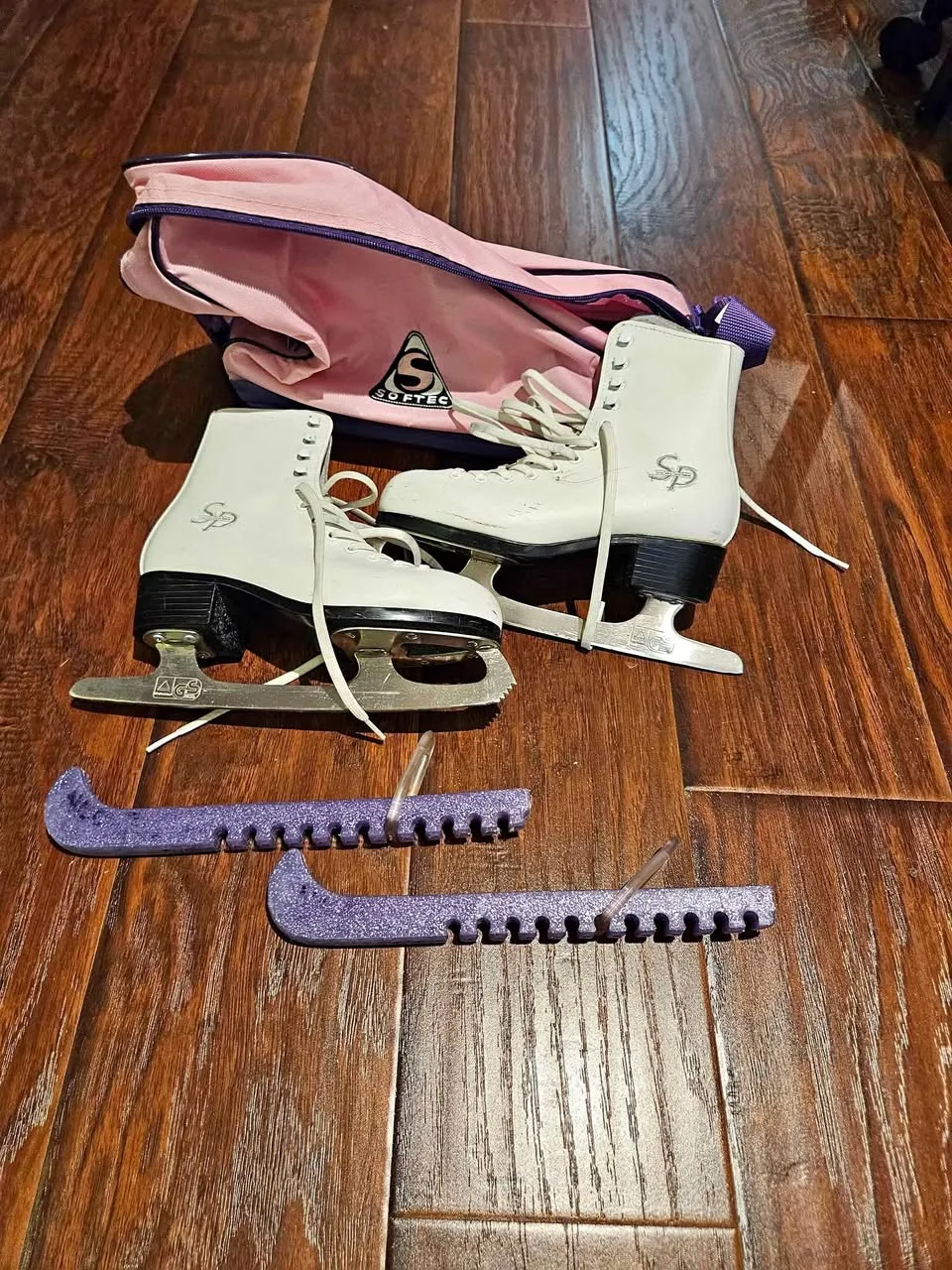 CCM Girls Figure Skates thumbnail