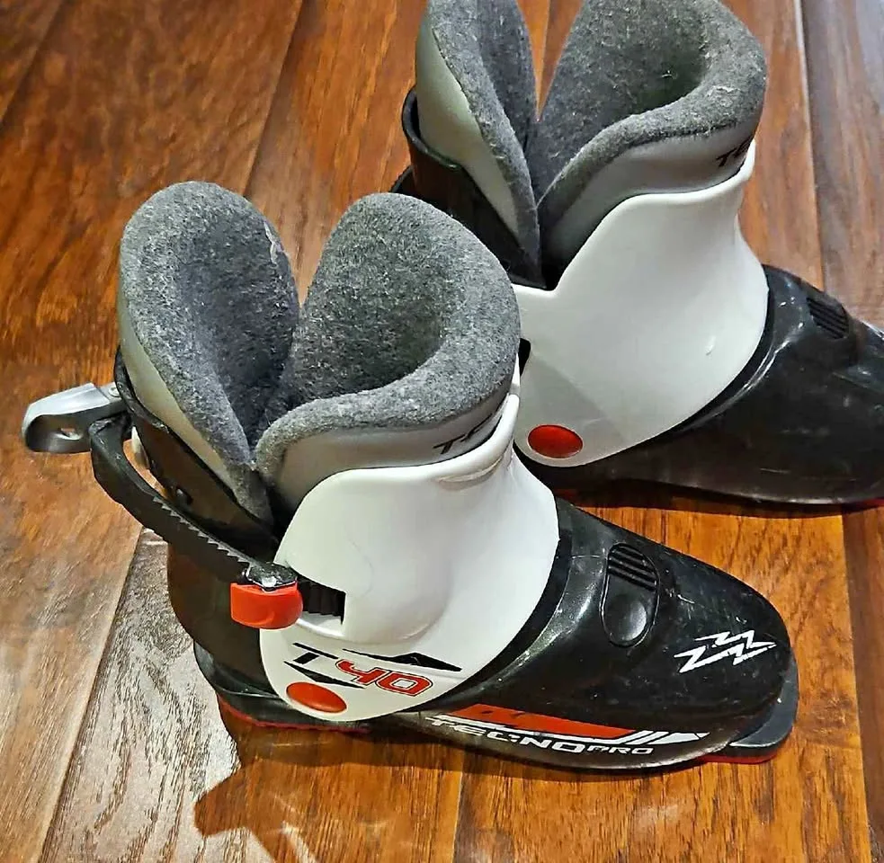 TecnoPro Kids Ski Boots - T40 thumbnail