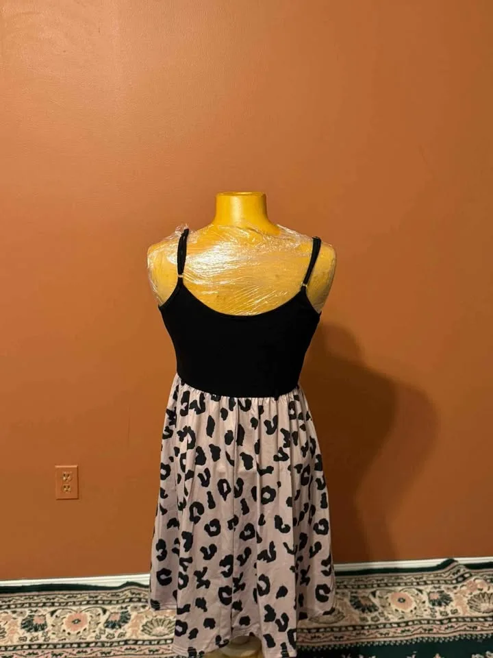 Brand New Size L– Leopard Print Midi Dress (Size L) 🖤🐆 image indicator(2)