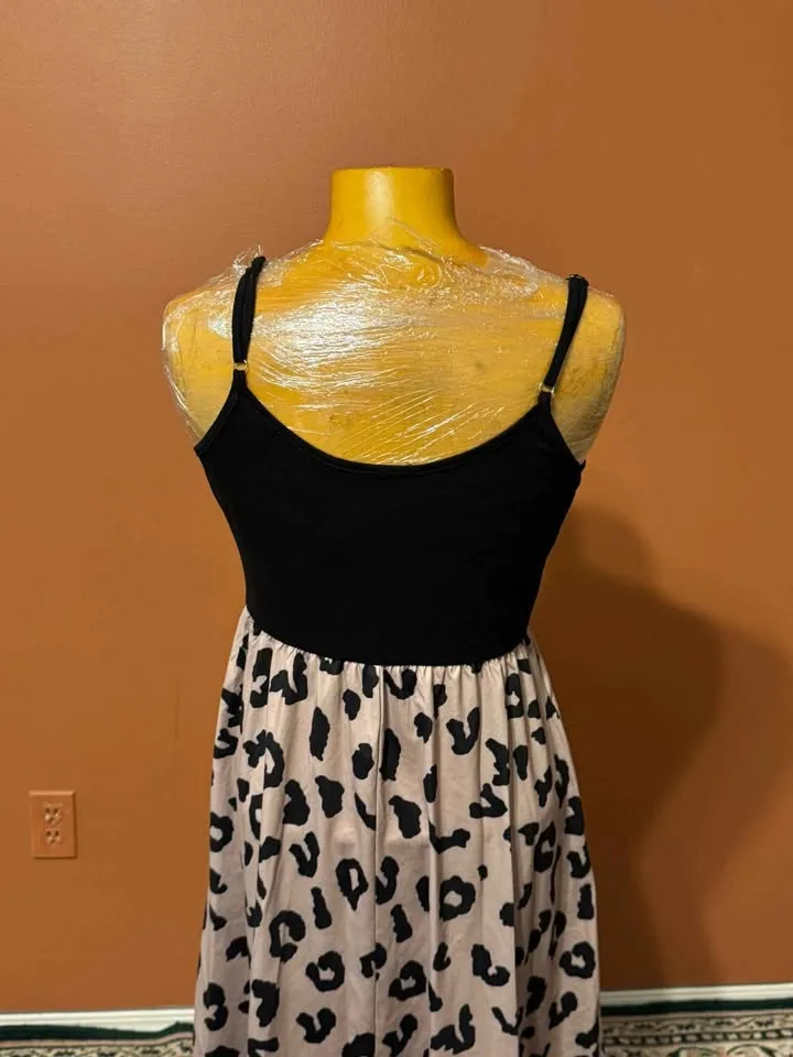 Brand New Size L– Leopard Print Midi Dress (Size L) 🖤🐆 image indicator(3)