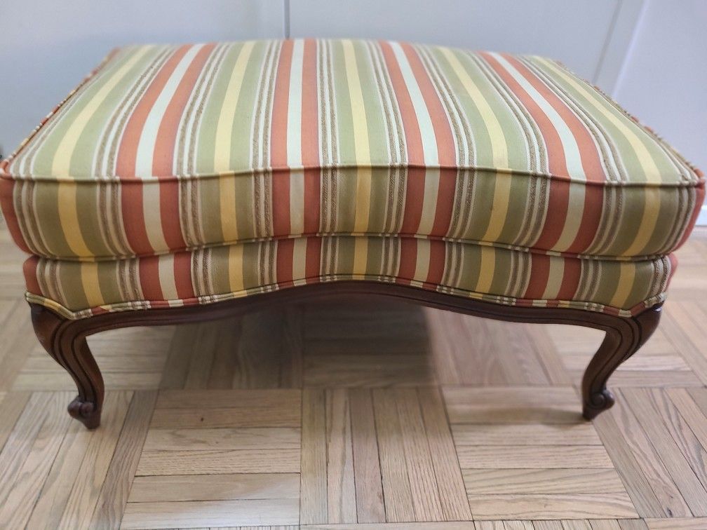 Large Ottoman W32'