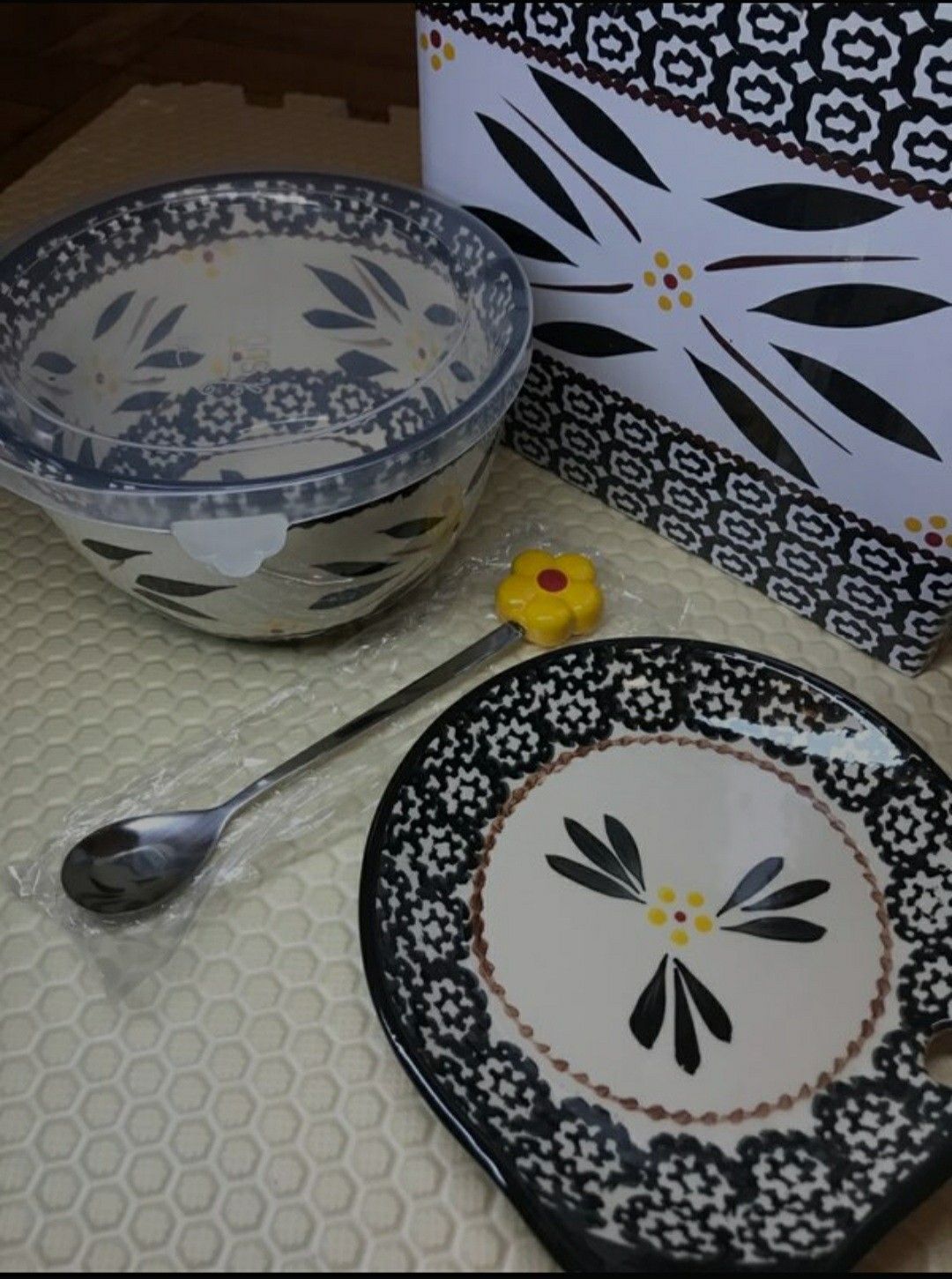 TEMP-TATIONS Old World Soup Bowl with Lid Spoon & Cover