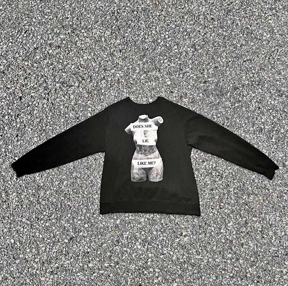YASIMUSE “DOES SHE LIE LIKE ME?” sweater