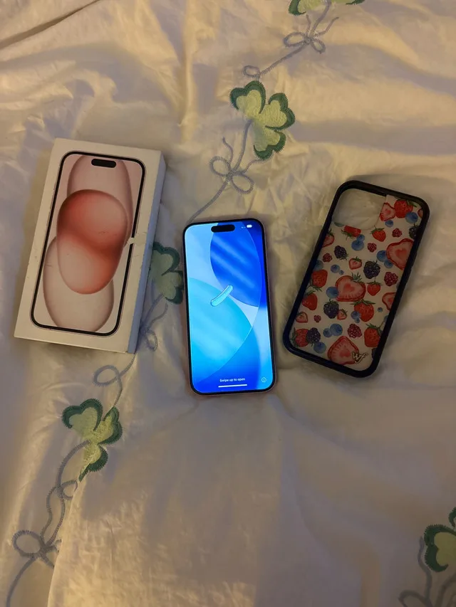 iPhone 15 Pink - 128GB (Unlocked) - Excellent Condition! image indicator(2)