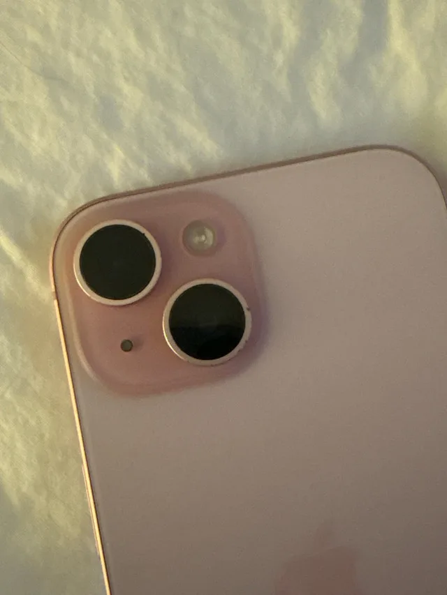 iPhone 15 Pink - 128GB (Unlocked) - Excellent Condition! image indicator(3)