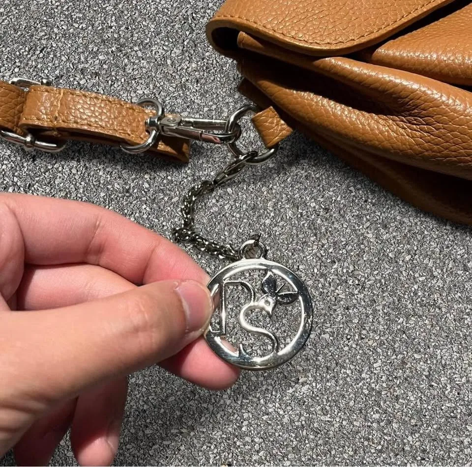 PIA SASSI ITALIAN LEATHER MESSENGER BAG image indicator(2)