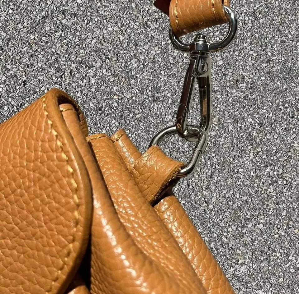 PIA SASSI ITALIAN LEATHER MESSENGER BAG image indicator(3)