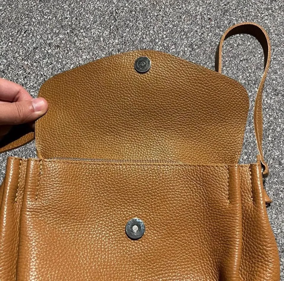 PIA SASSI ITALIAN LEATHER MESSENGER BAG image indicator(4)