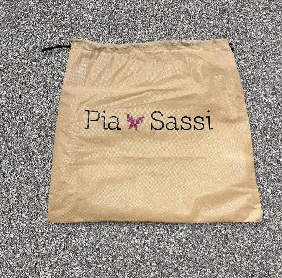 PIA SASSI ITALIAN LEATHER MESSENGER BAG image indicator(7)