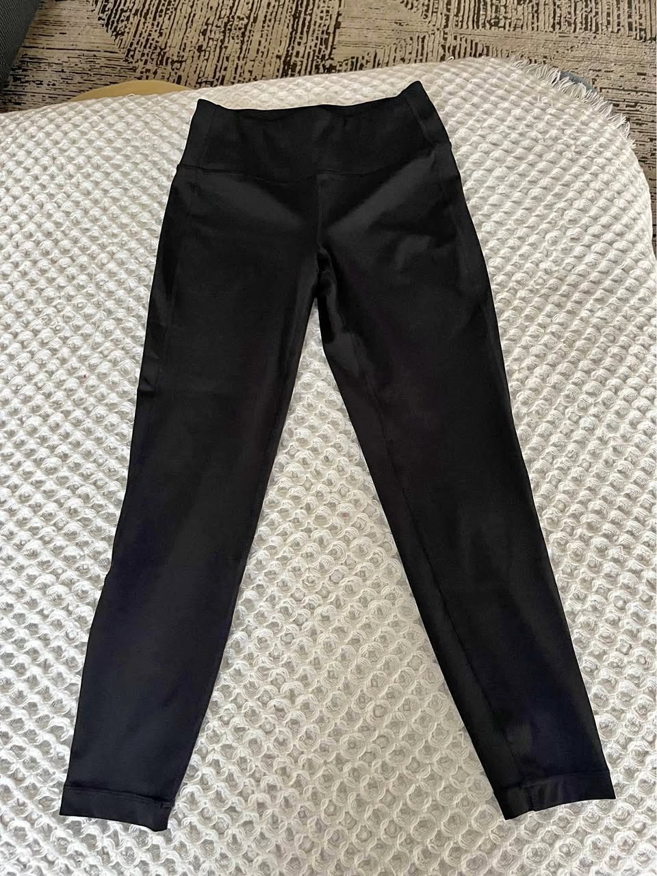 Lole black 3/4 length leggings.