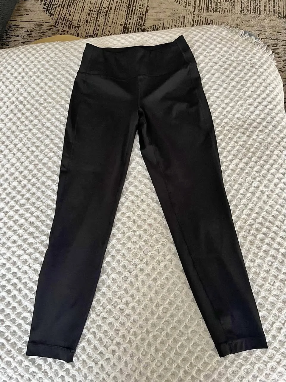 Lole black 3/4 length leggings.