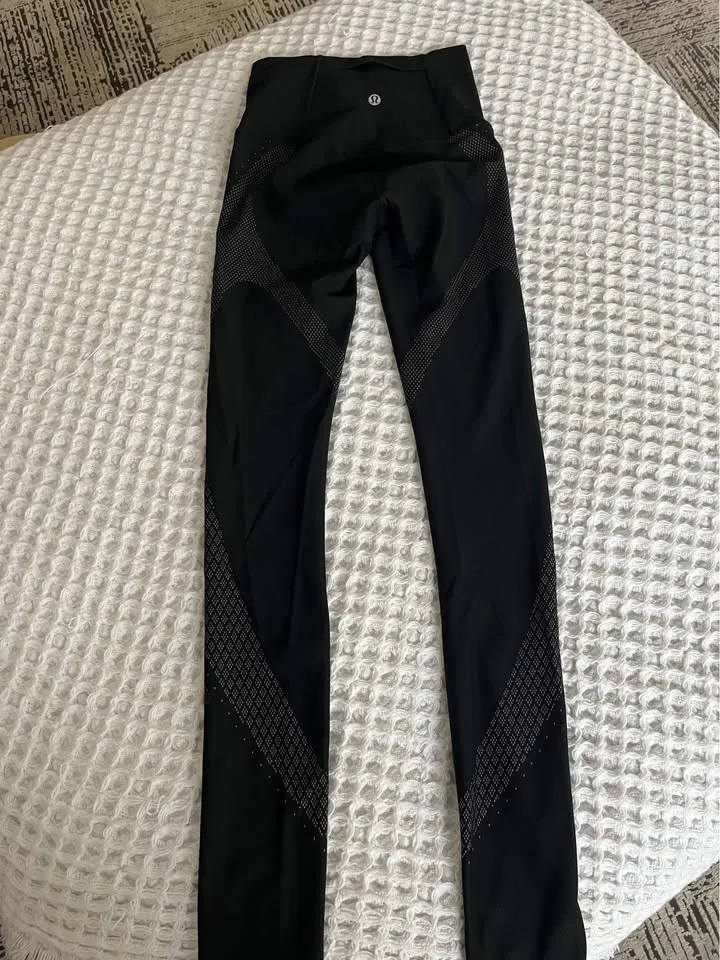Size 2 Lululemon leggings image indicator(2)