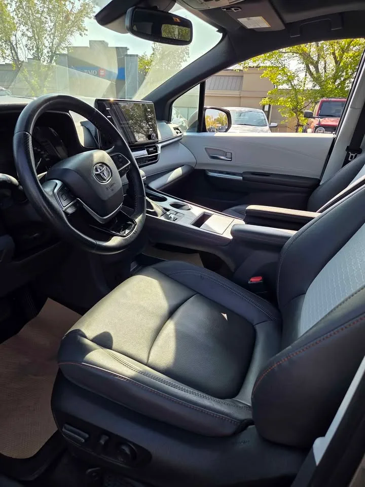 2022 Toyota Sienna image indicator(8)