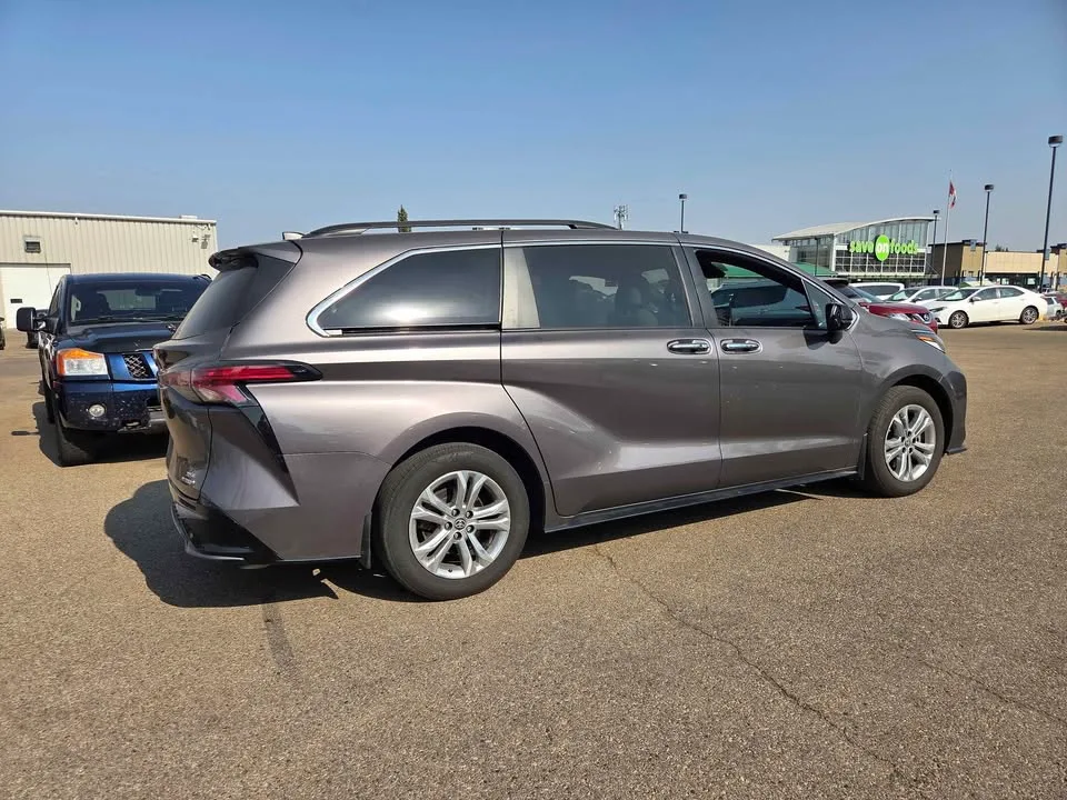 2022 Toyota Sienna image indicator(10)