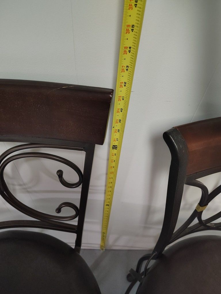 2 Swivel Counter Stools - photo 4