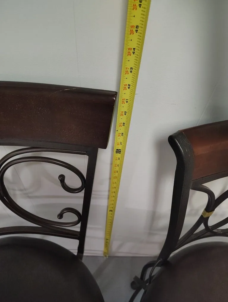 2 Swivel Counter Stools image indicator(4)