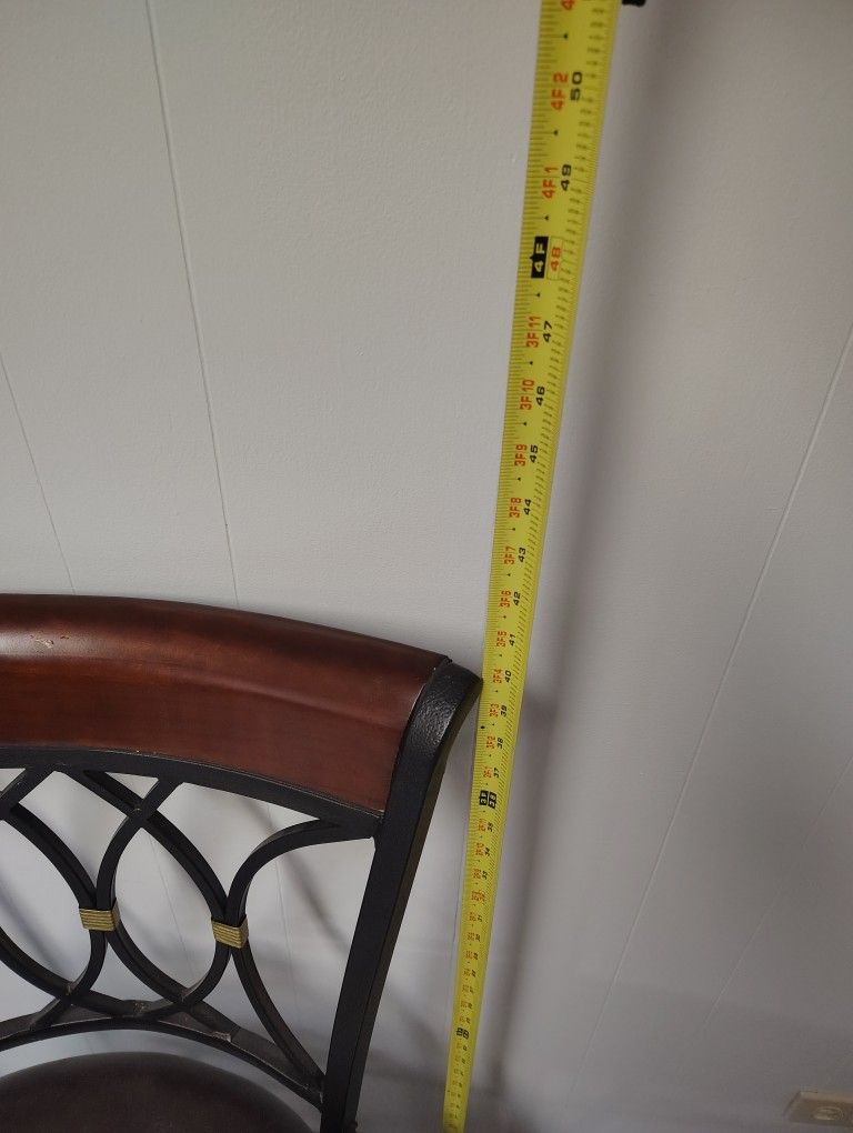 2 Swivel Counter Stools - photo 5