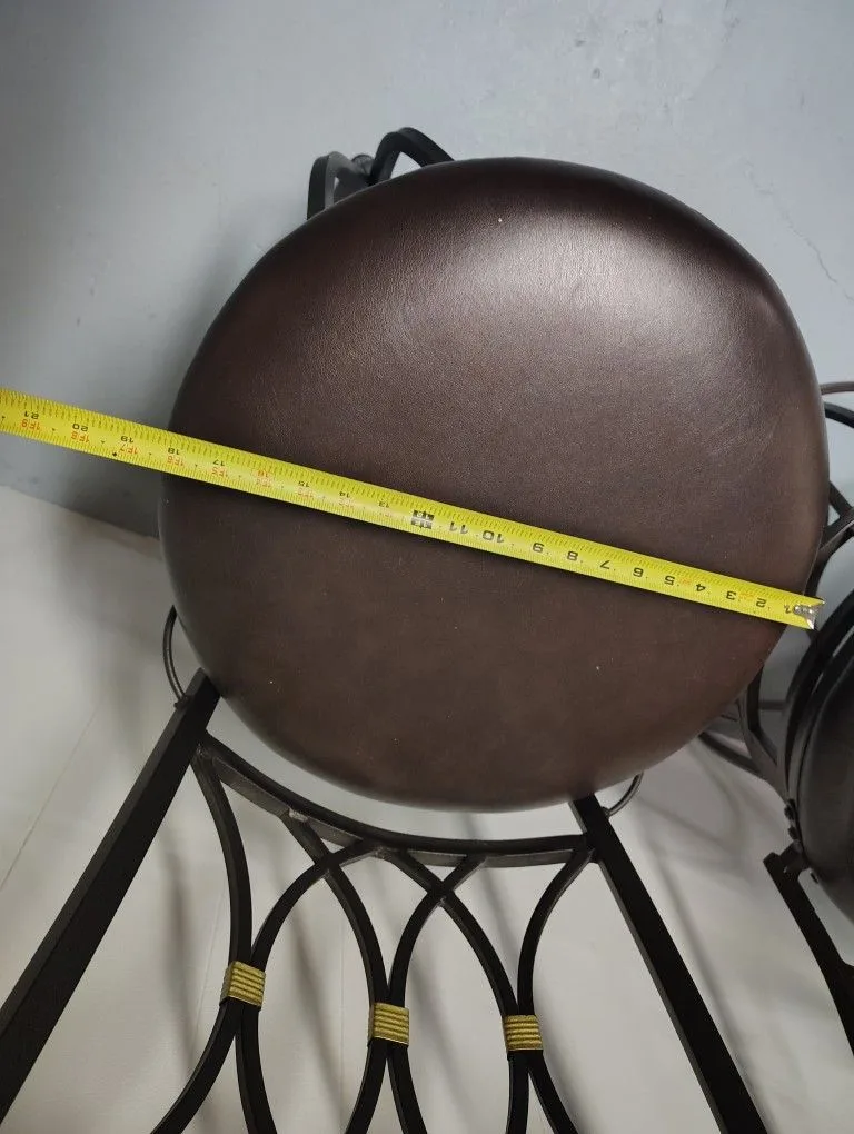 2 Swivel Counter Stools image indicator(6)