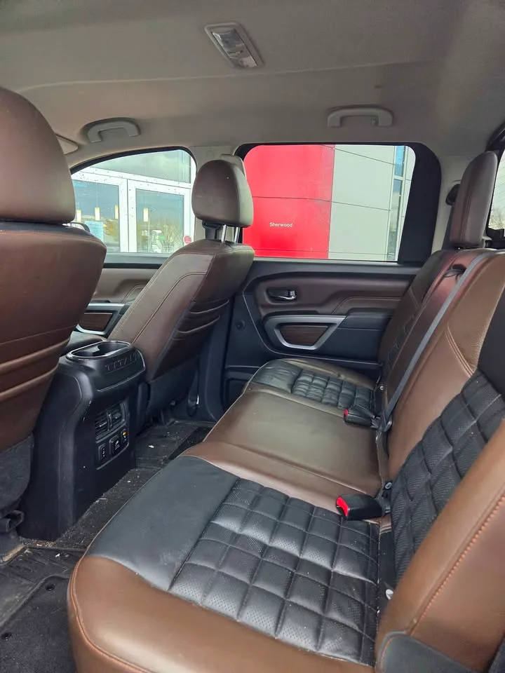 2018 Nissan Titan Crew Cab image indicator(5)
