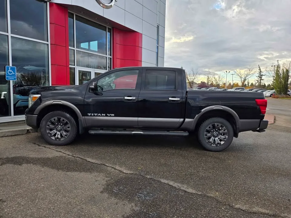 2018 Nissan Titan Crew Cab image indicator(6)