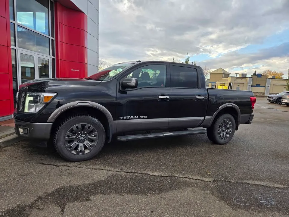 2018 Nissan Titan Crew Cab image indicator(7)