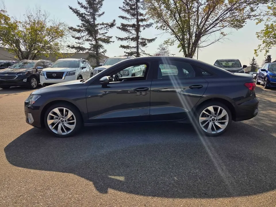 2022 Audi A3 image indicator(2)