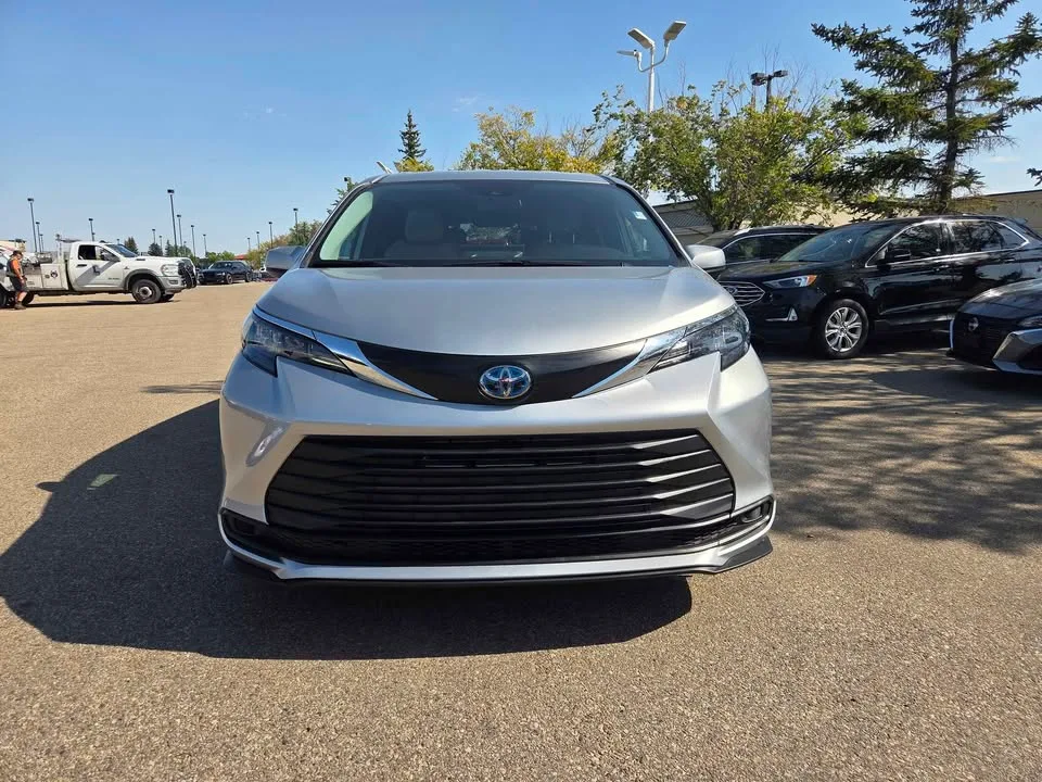 2025 Toyota Sienna image indicator(2)