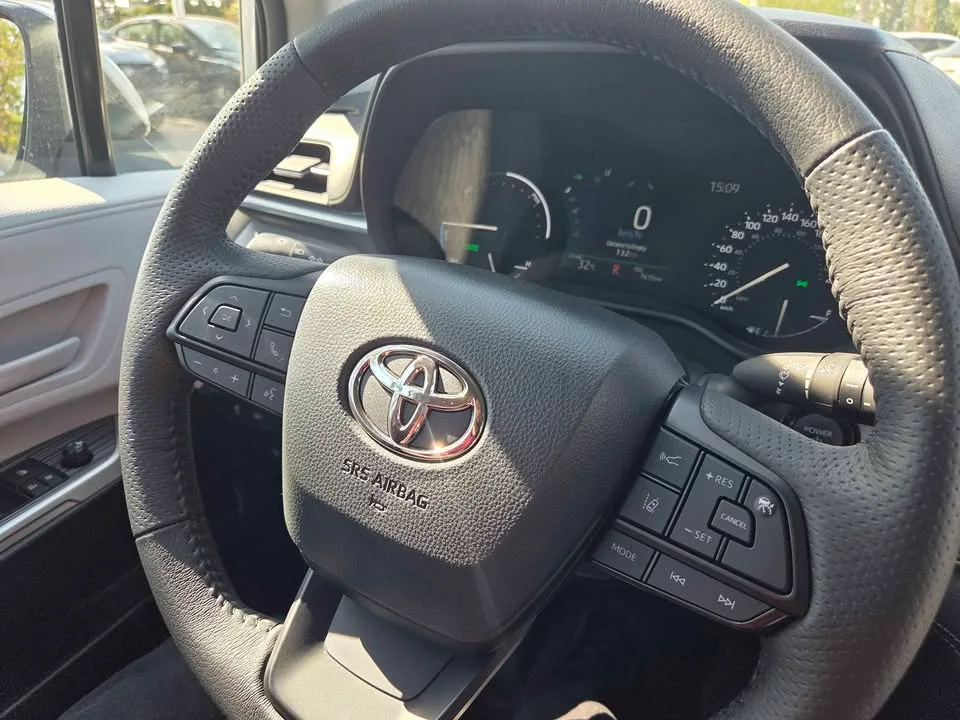 2025 Toyota Sienna image indicator(7)