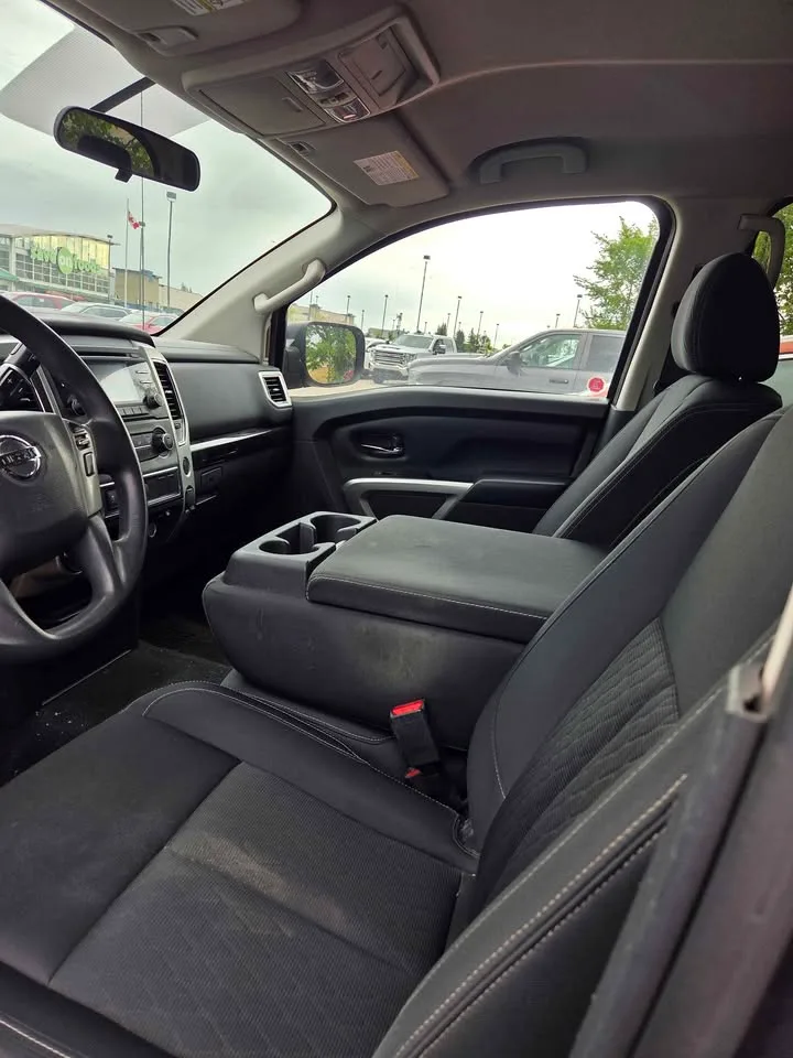 2018 Nissan Titan Crew Cab image indicator(4)