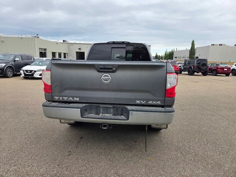 2018 Nissan Titan Crew Cab image indicator(7)