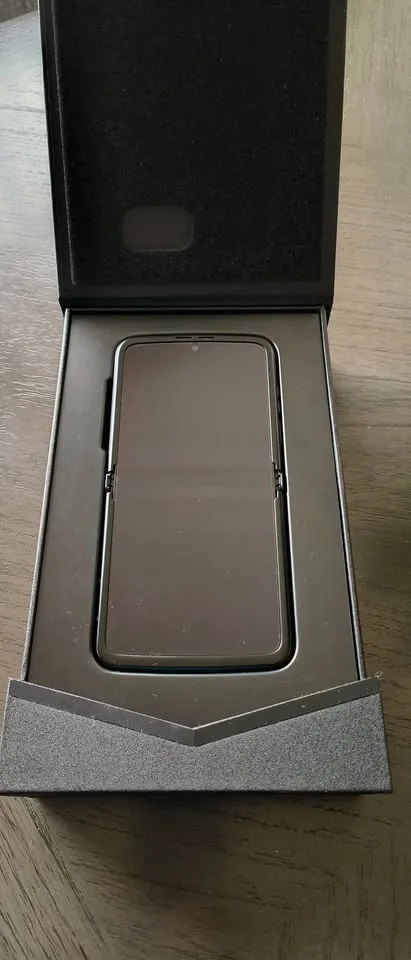 Motorola RAZR 2022 5G 12GB/512GB 6.7" Smartphone image indicator(2)