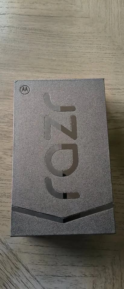 Motorola RAZR 2022 5G 12GB/512GB 6.7" Smartphone image indicator(4)