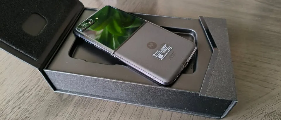 Motorola RAZR 2022 5G 12GB/512GB 6.7" Smartphone image indicator(5)