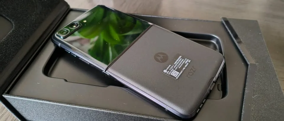 Motorola RAZR 2022 5G 12GB/512GB 6.7" Smartphone image indicator(6)