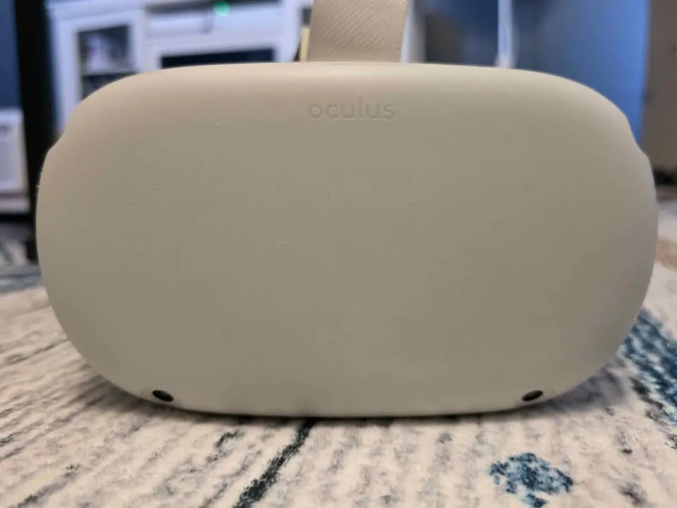 🎮 Oculus Quest 2 (128 GB) – Excellent Condition image indicator(6)