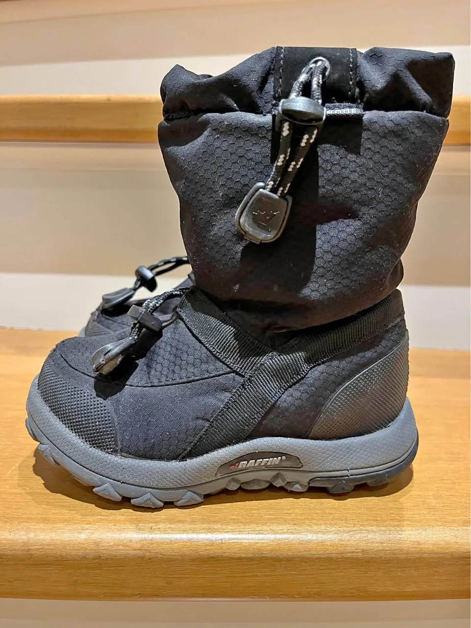 BAFFIN WINTER BOOTS (size 9 kids)