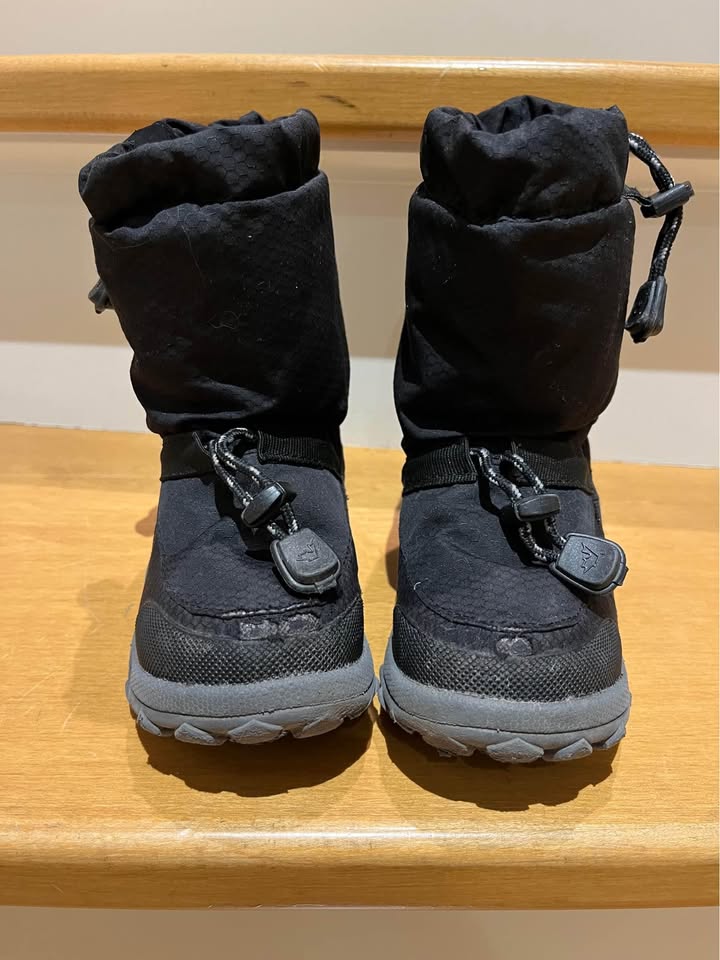 BAFFIN WINTER BOOTS (size 9 kids) - photo 2