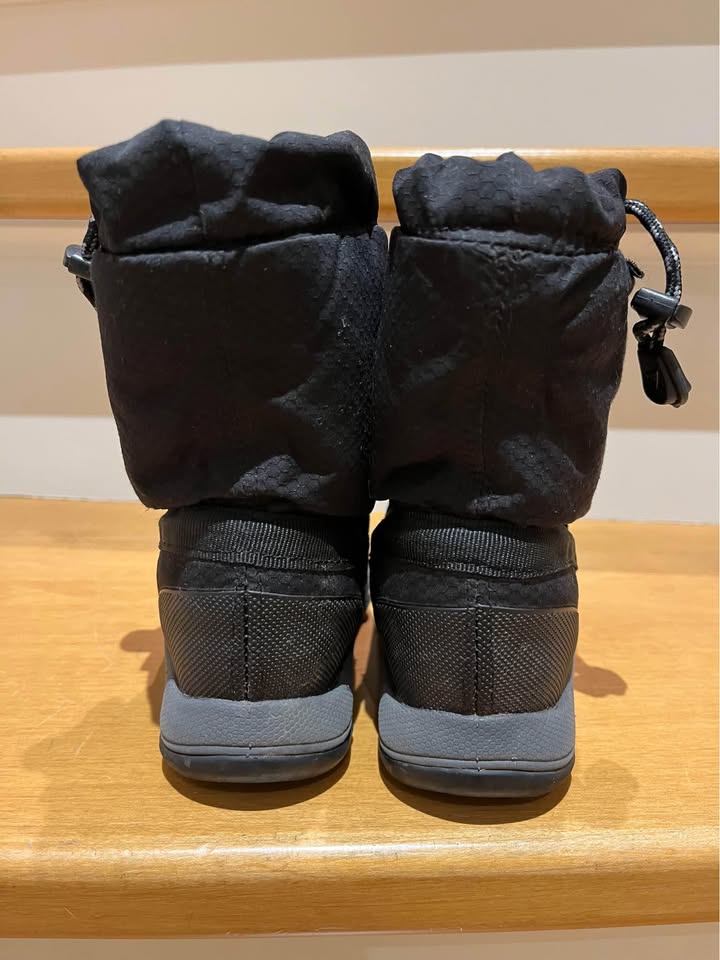 BAFFIN WINTER BOOTS (size 9 kids) - photo 3