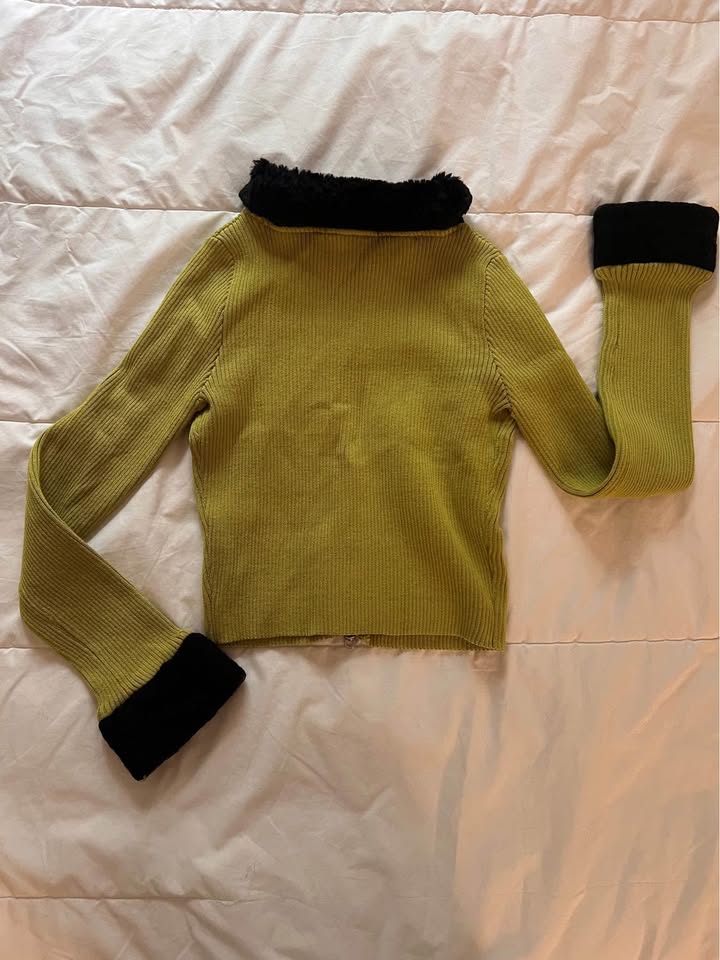 Grinch green sweater with black faux fur accents - photo 3