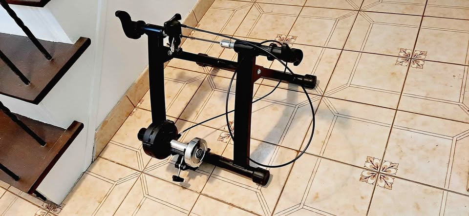 Soozier Magnetic indoor Bike Trainer, excellent condition