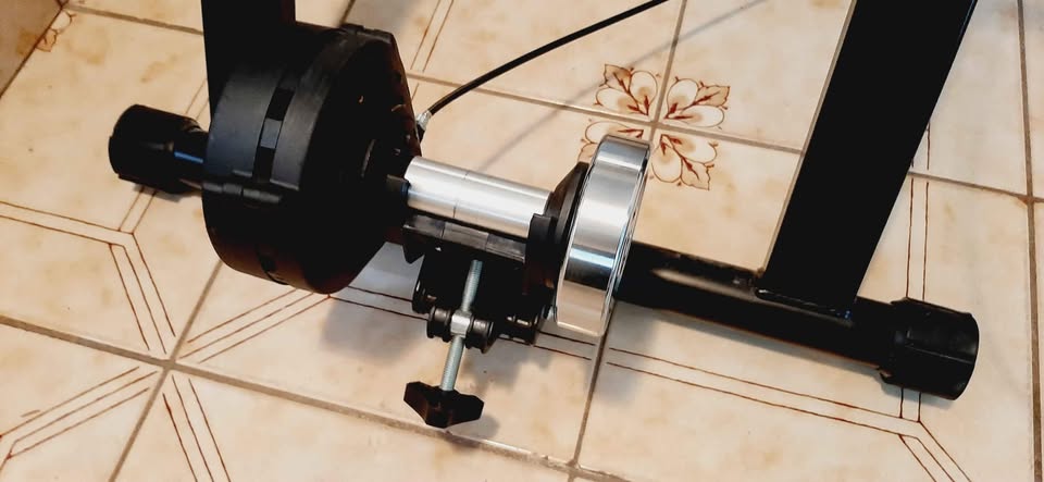 Soozier Magnetic indoor Bike Trainer, excellent condition - photo 2