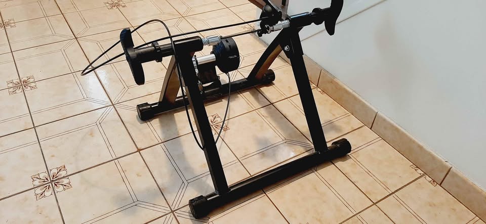 Soozier Magnetic indoor Bike Trainer, excellent condition - photo 4