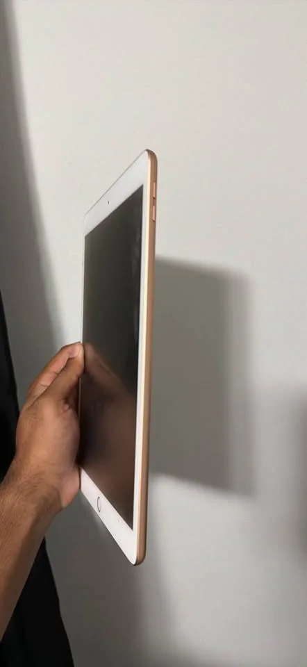 IPAD ROSE GOLD 7TH GENERATION - USED BUT LIKE NEW image indicator(4)